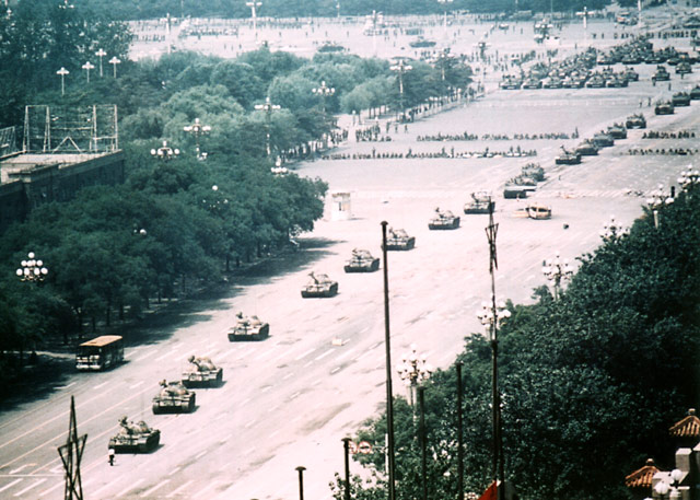 Vista amplia de Tank Man, el ícono de las protestas de la plaza Tiananmen